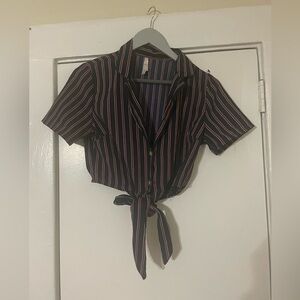 Moon Orchid Navy blue and red striped tie up crop‎ top size Small